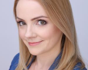 Interviu cu Raluca Radu, Manager Answear Romania: Shopping-ul online, un moft sau o necesitate?