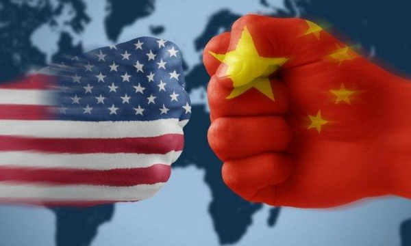 Donald Trump amana impunerea de taxe suplimentare asupra importurilor din China