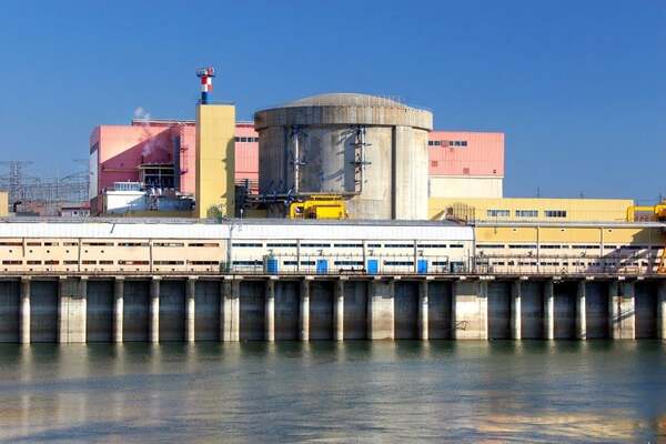 Statul roman investeste aproape DOUA MILIARDE de euro in retehnologizarea primului reactor nuclear de la Cernavoda