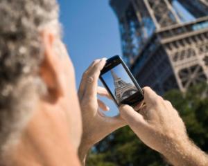 Cad si granitele nevazute: UE si-ar putea scuti cetatenii de tarifele de roaming