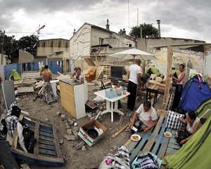 O tabara ilegala de romi de langa Paris, evacuata