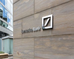 Deutsche Bank, amendata cu 630 de milioane de dolari pentru spalare de bani rusesti