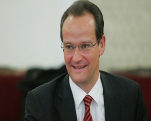 UE avertizeaza Romania cu pierderea dreptului de vot, daca nu retrage ordonanta