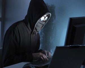 Grup de hackeri romani, destructurat de DIICOT, dupa ce au atacat banci din Romania si Italia