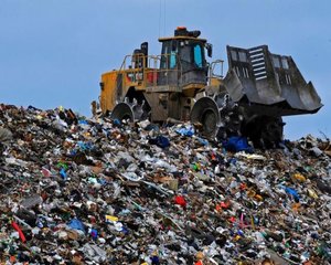 Comisia Europeana a dat in judecata Romania pentru ca nu a inchis 68 de gropi de gunoi