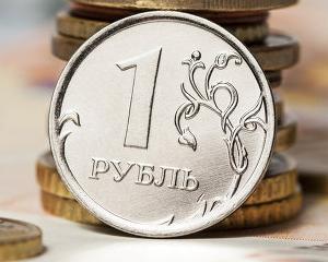 Ministrul rus al Economiei avertizeaza ca rubla se va deprecia si mai mult