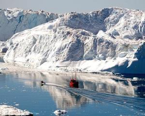 Rusii nu se dezmint! Au impiedicat un vas cu activisti Greenpeace sa intre in zona arctica