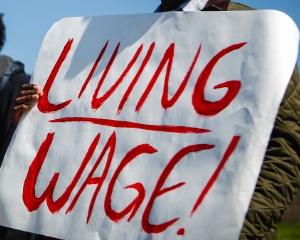 Alan Manning: Despre salariul minim pe economie. Cele mai sarace gospodarii sunt cele in care NIMENI NU LUCREAZA