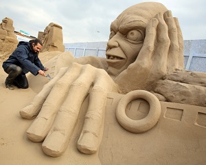 Arta pentru turistii de pe litoral: sculpturi din nisip