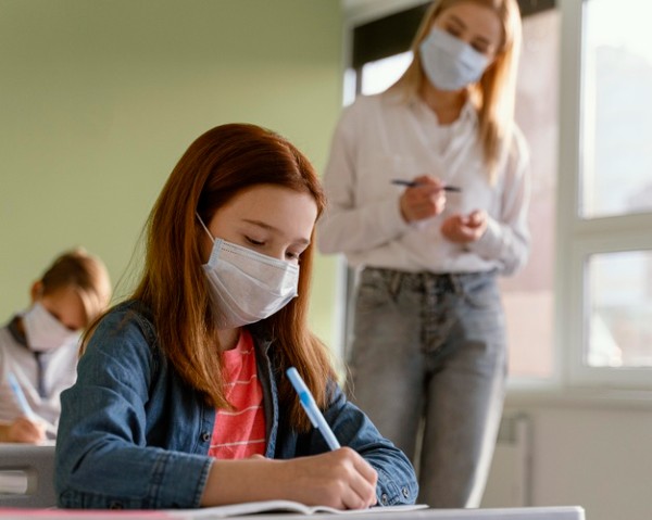 Ministrul Educatiei solicita ca scolile sa ramana deschise si sa se treaca la invataman online doar in localitatile carantinate