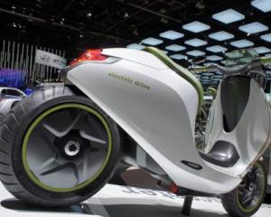 Daimler va produce un scuter electric Smart