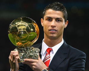Cristiano Ronaldo isi incepe anul 2014 cu un trofeu si multe contracte publicitare