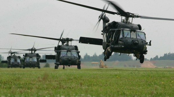 Romania devine centru regional de echipare si intretinere al elicopterelor Black Hawk