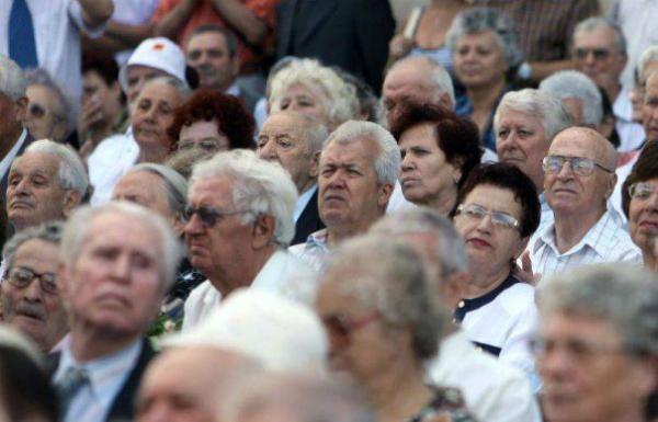 Un salariat roman va sustine 2,5 pensionari pana in 2040, iar pensiile se vor reduce cu 20%