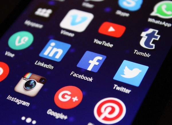 Care sunt cele mai mari "planete" din Universul social media si cum au schimbat ele paradigma consacrata a cresterii unui business