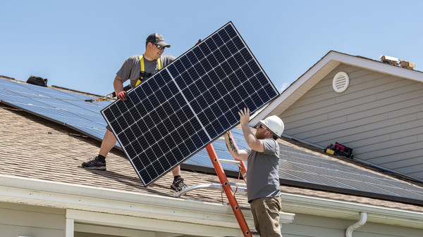 Incepe Programul National Casa Verde-Fotovoltaice. Valoarea totala a finantarii se ridica la 656 milioane de lei
