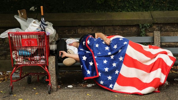 Visul american paleste in fata pandemiei: 3 din 10 someri americani isi fac griji ca nu vor avea bani de hrana si adapost