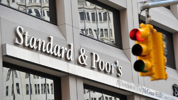 Romania a scapat la mustata de retrogradarea la Junk. Agentia de rating S&P mentine perspectiva negativa