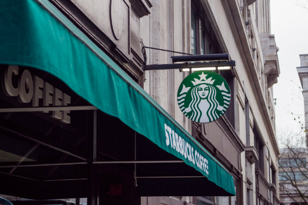 Adio Starbucks? De ce nu mai sunt tinerii atrasi de conceptul american