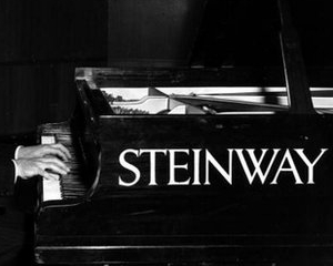 Producatorul de piane Steinway, cumparat de Kohlberg & Co