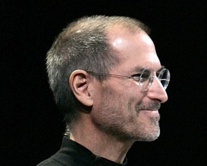 Scandalul "cartelului" e-book-urilor: Raposatul Steve Jobs risca "sa ingroape" Apple-ul in SUA