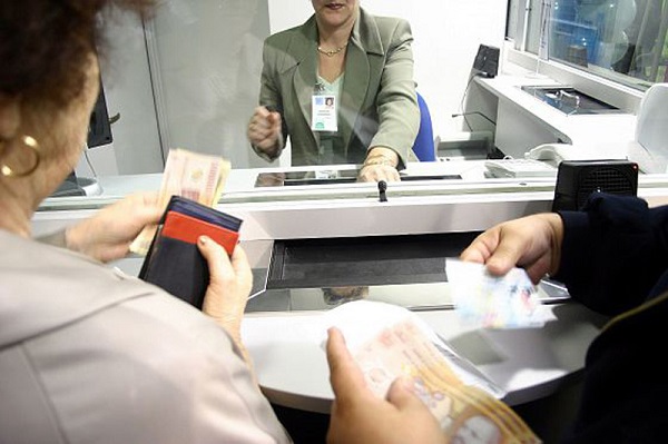 Depozitele din bancile din Romania scad din cauza strainilor