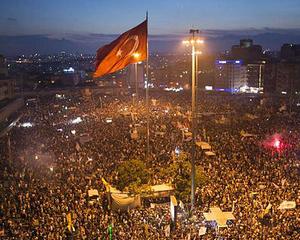 Bucurie in randul demonstrantilor din Turcia: Politia a ramas fara grenade lacrimogene