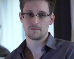 Tatal spionului Snowden intentioneaza sa-si viziteze fiul la Moscova