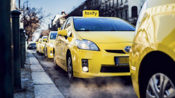 Taxify, platforma de ride-sharing prezenta si in Romania, isi schimba numele in Bolt
