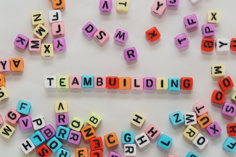 5 idei pentru organizarea unui teambuilding