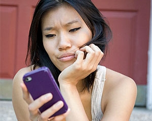Studiu: 5% dintre utilizatorii de telefoane mobile si-au distrus aparatele "la nervi"