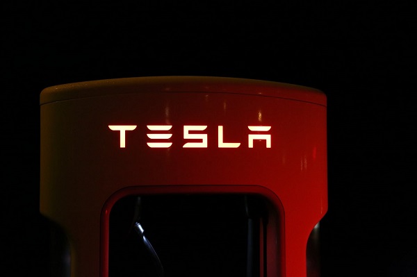 Tesla devine cel mai important constructor auto american dupa ce actiunile au crescut ieri cu 12 procente