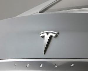 Tesla Model S valoreaza mai mult "la mana a doua" decat noua