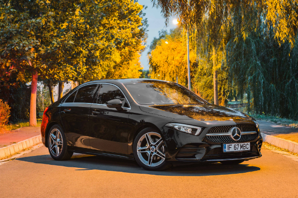 TEST DRIVE. Mercedes-Benz A180 d Sedan - premium accesibil