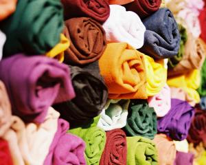 In industria textilelor, subcontractarea unor segmente de activitate scade costurile
