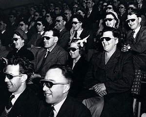 10 aprilie 1953: primul film in 3D este proiectat la Paramount Theater din New York