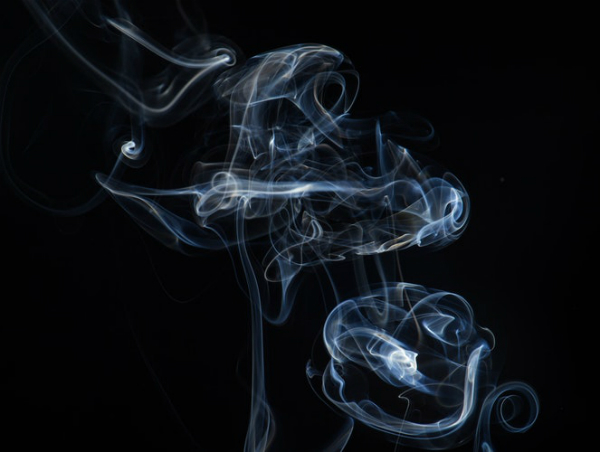 Studiu nou: Fumatorii de tigari electronice se expun anumitor boli cronice