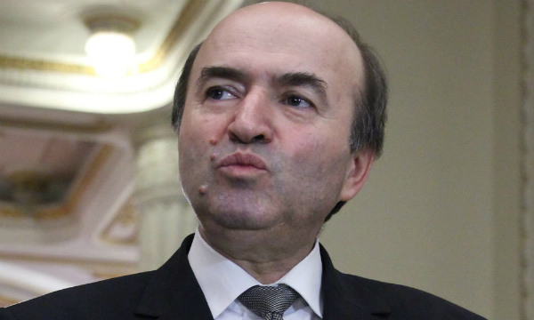 Tudorel Toader incepe sa dea din casa si povesteste cum se adoptau legile pe Justitie