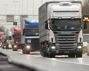 Transportatorii cauta solutii pentru recuperarea unei parti din taxa de 7 eurocenti