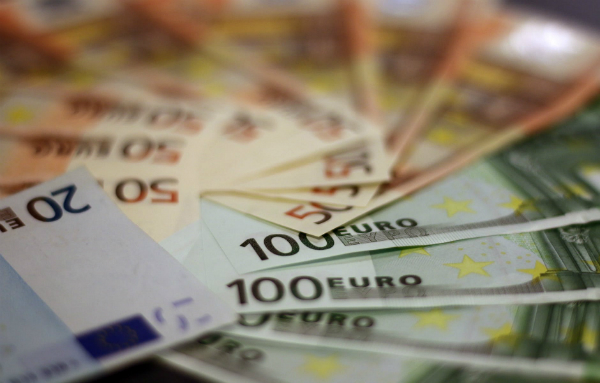 Tranzactii de 809 mil. Euro pe piata de fuziuni si achizitii, in trimestrul al treilea. Topul tranzactiilor