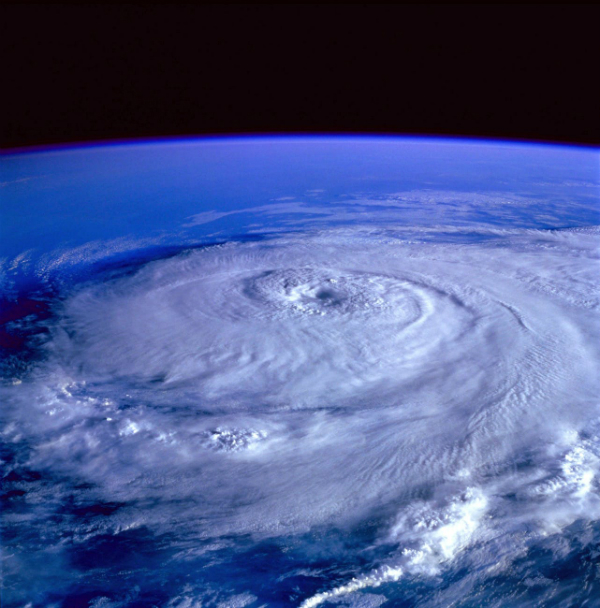 Uraganul Florence a ajuns pe Coasta de Est a Statelor Unite. Autoritatile avertizeaza ca ar putea avea loc "inundatii catastrofale"