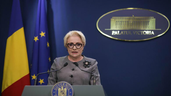 Viorica Dancila cere prelungirea vacantei de vara pentru elevi. Cand ar putea incepe scoala