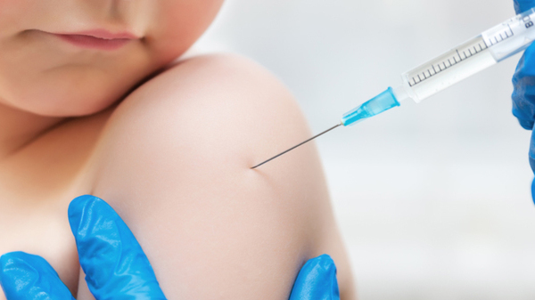 Ministerul Sanatatii a lansat o noua campanie de promovare a vaccinarii: "Copilaria, cel mai frumos cadou "