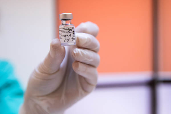 Alte 345.150 doze de vaccin Pfizer sosesc in Romania