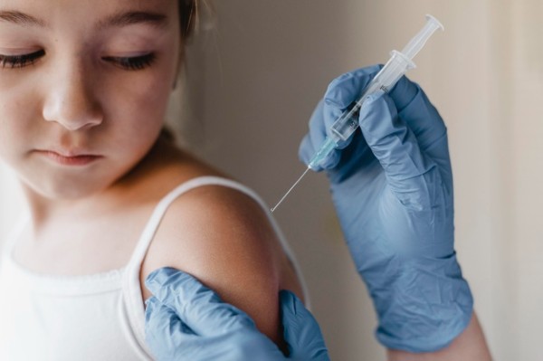 Vaccinarea copiilor intra in linie dreapta. Serul Pfizer, adoptat de FDA. Cand va incepe imunizarea copiilor din Romania