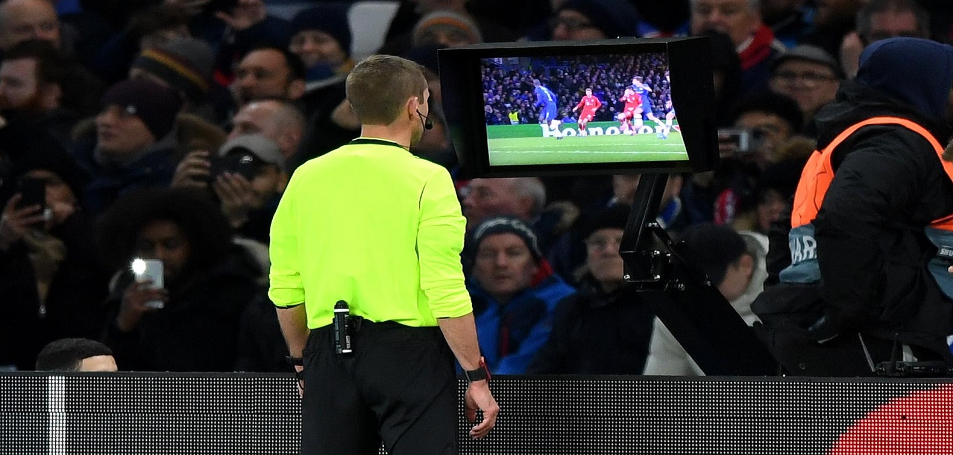 Una dintre cele mai inspirate decizii din lumea fotbalului: introducerea sistemului VAR (Video Assistant Referee)