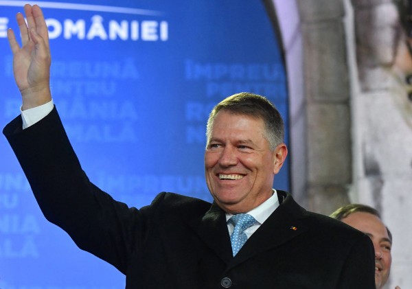 USR si AUR au decis impreuna sa il cheme pe Klaus Iohannis in Parlament, pentru a-si explica averea