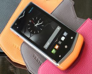 Vertu lanseaza un nou smartphone: Constellation