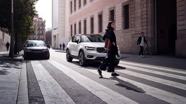 Cheia inteligenta inventata de Volvo permite setarea unei limite de viteza pentru a imprumuta masina in siguranta