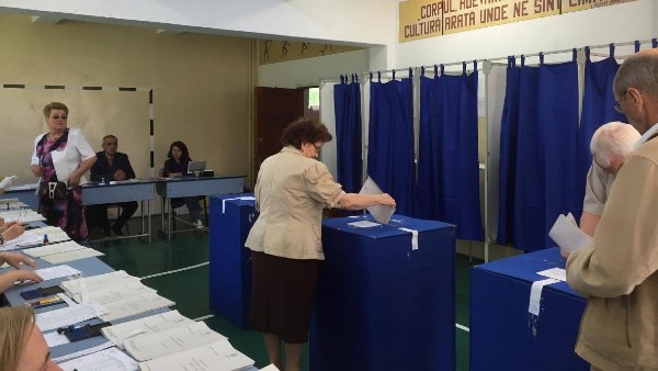 USR propune extinderea votului prin corespondenta la alegerile locale